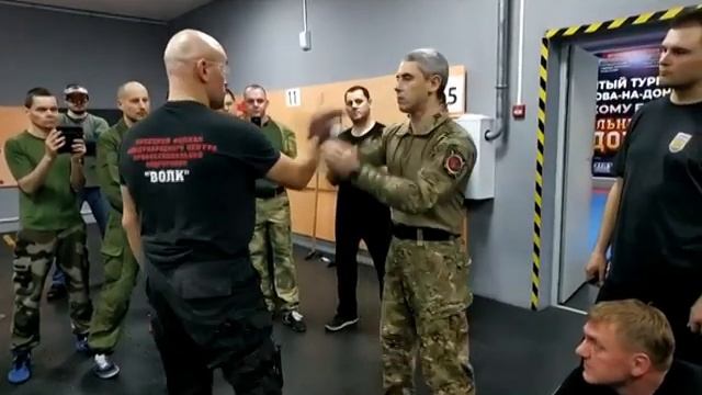 Тактика ближнего боя ч.2/ Ножевой бой.Боевые искусства / Спецподготовка. Денис Ряузов. смотреть онлайн