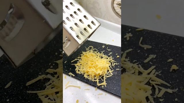 ОЛАДЬИ С КОЛБАСОЙ / Рецепт от БАБУШКИ #оладья #оладьи #рецептоладьи #оладьисколбасой смотреть онлайн