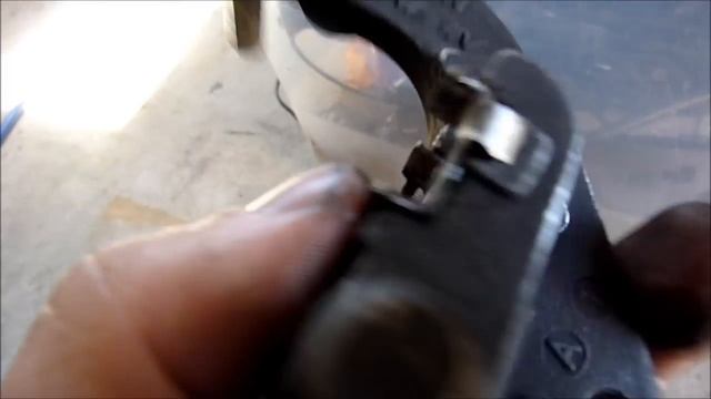 Dangerously worn front brake caliper on 2002 VFR800 (high mileage) смотреть онлайн