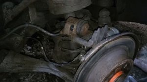 Обслуживание тормозов. Устранение скрипа колодок. Volvo S80.