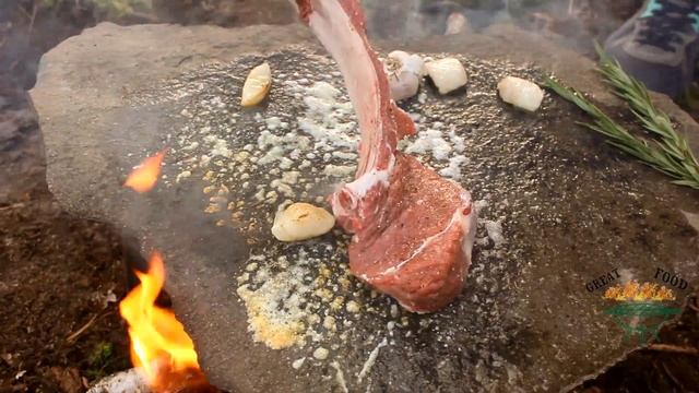 ОЧЕНЬ СОЧНЫЙ И ВКУСНЫЙ АНТРЕКОТ ПРИГОТОВЛЕННЫЙ НА КАМНЕ. смотреть онлайн