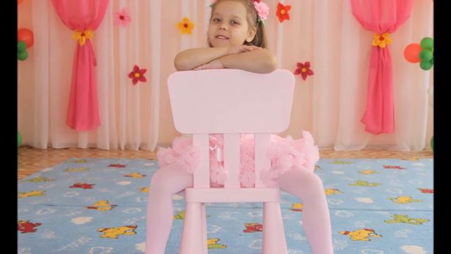 Лиза поздравляет мамочку с 8 марта смотреть онлайн