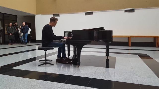 I played GIORNO'S THEME and REQUIEM FOR A DREAM on grand piano in public смотреть онлайн