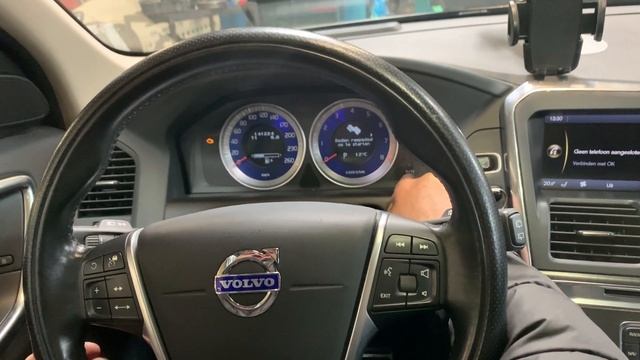 Volvo XC60 service / oil reset смотреть онлайн