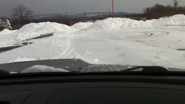 Saab AWD Wagon Parking Lot Donuts 1/3 смотреть онлайн