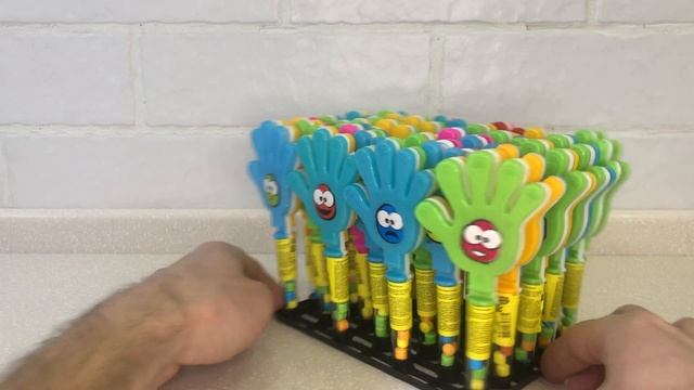 Сахарное драже ЛАДОШКИ в тубе с игрушкой (блок 30шт по 2гр) Канди Клаб со вкусом тутти-фрутти смотреть онлайн