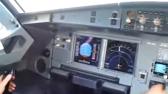 Airbus A318 - Из кабины экипажа (cockpit) смотреть онлайн