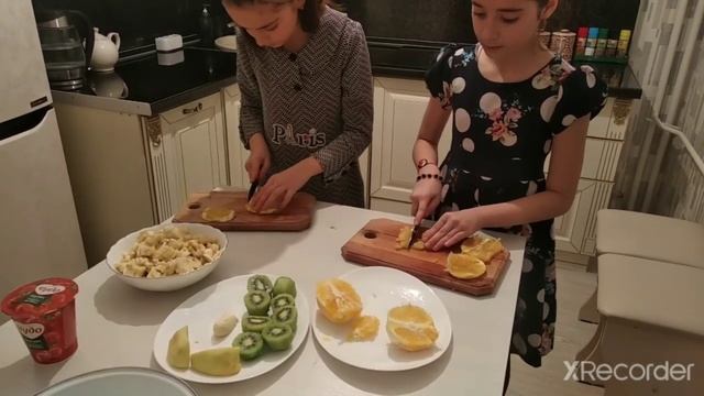 /Фруктовый салат с йогуртом ???/Готовят девочки/?????? смотреть онлайн