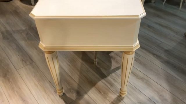 Классический стол из массива. Кабинет.