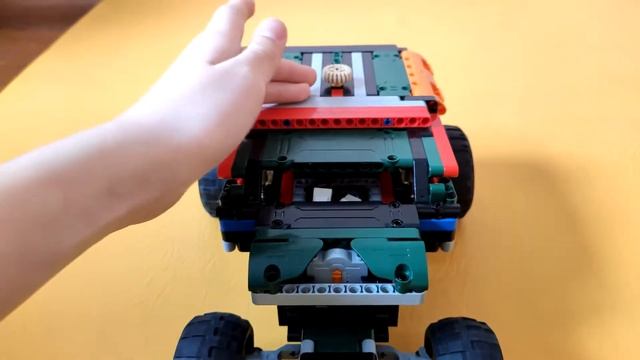 Заднеприводный внедорожник из LEGO TECHNIC с подвеской!!! смотреть онлайн