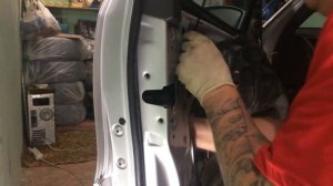 Как заменить замок водительской двери на W211 Е Class Mercedes Benz