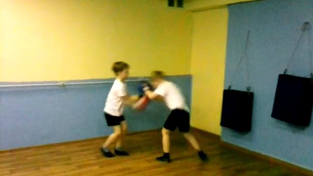 СэНэ каратэ. Женя Денис спарингуют. смотреть онлайн