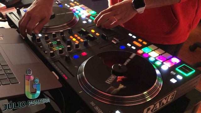 Best Dj Controller For Scratching - (Rane One Serato Controller) #RaneOne #serato #scratching