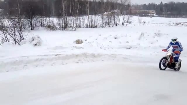 ШОК!!!После такой травмы полученной в октябре он сел и поехал!Мотокросс смотреть онлайн