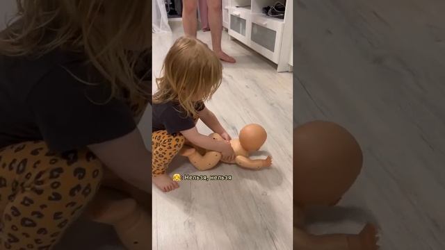 Оливия и ее маленький пупсик ?