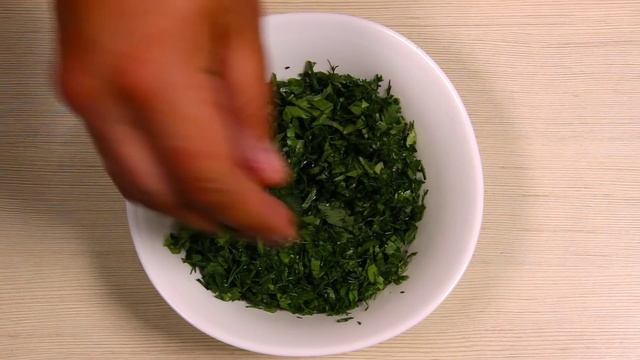 Соус из майонеза и сметаны, с зеленью и чесноком. смотреть онлайн