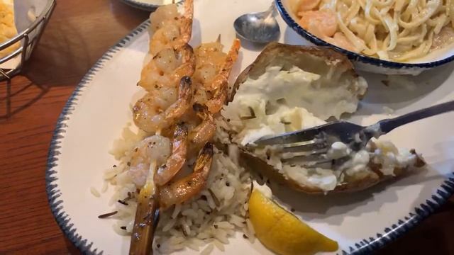 ? так ЛОПНУТЬ можно ? ресторан Red Lobster креветки ешь сколько сможешь