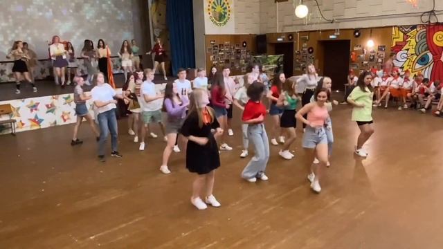 1 и 2 отряды - Девочки мальчики танцуют смотреть онлайн