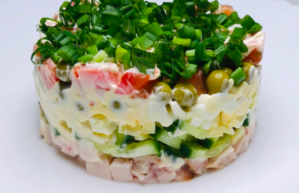 Салат с копченой курицей и сыром _ Рецепты