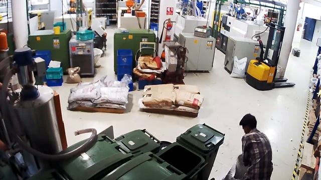 AXIS 1 MEGAPIXEL IP CAMERA INDOOR.asf смотреть онлайн