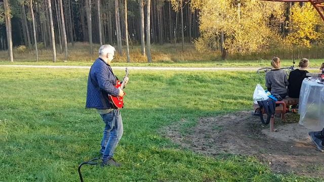 Электрогитара на природе. смотреть онлайн