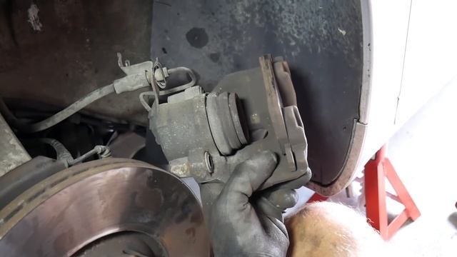 How To Replace B6 Audi A4 Front Brake Pad's смотреть онлайн
