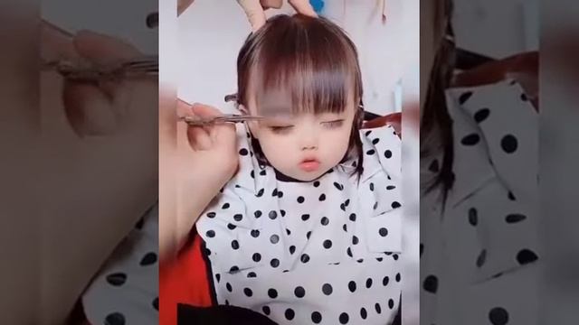 Как стричь чёлку детям. смотреть онлайн