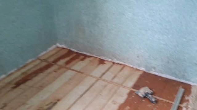 Выравнивание деревянного пола фанерой и клея пва с опилками. смотреть онлайн