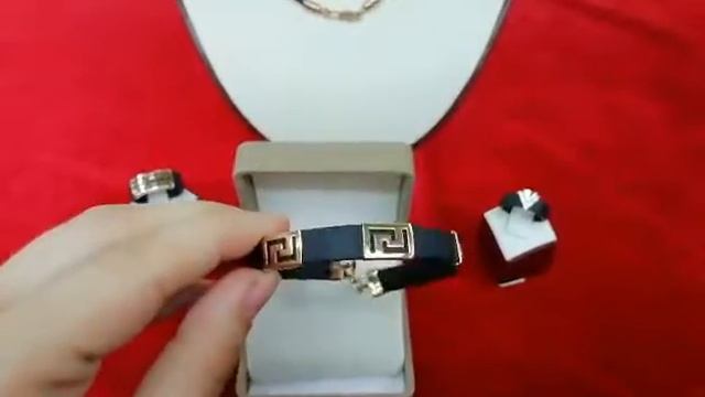 Браслет из каучука с золотыми вставками, обзор смотреть онлайн