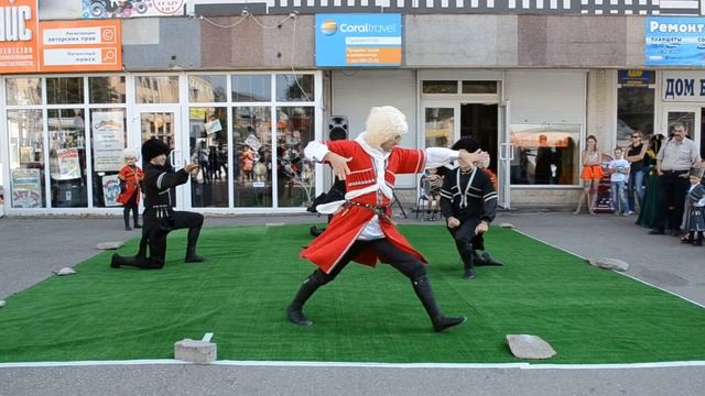 АНСАМБЛЬ КАВКАЗСКОГО ТАНЦА "РОДНИК" 1/09/2015 2 смотреть онлайн