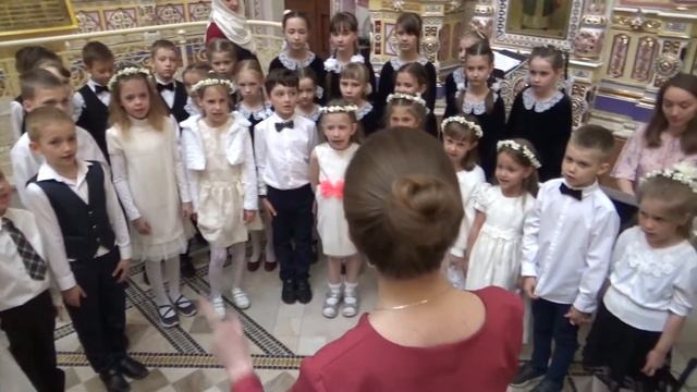 Праздник жен-мироносиц. Детско-юношеская хоровая капелла "Возрождение" смотреть онлайн