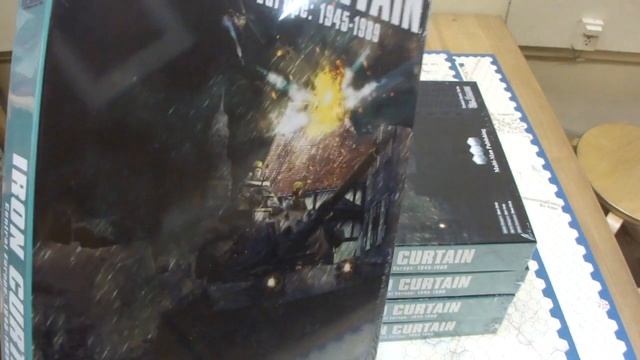 Обзор содержимого коробки с игрой Iron Curtain смотреть онлайн