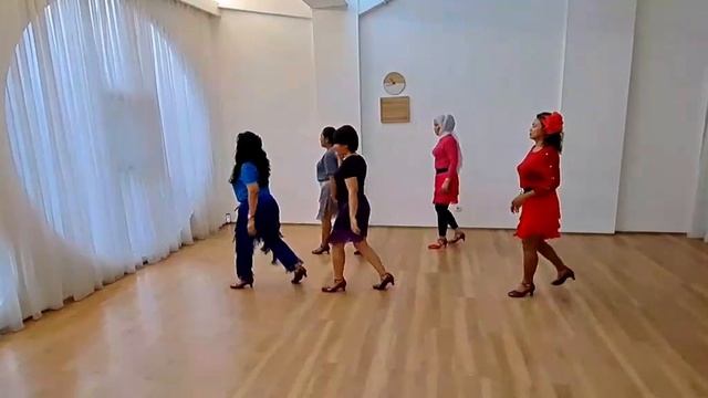 Here I am Honey Linedance// Absolute Beginner смотреть онлайн