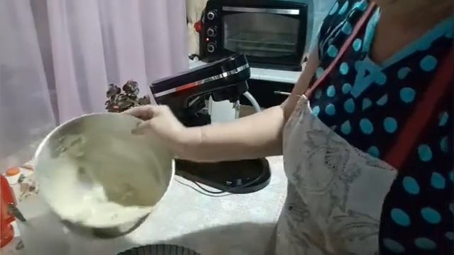 Я на кухне//Шарлотка из овсяных хлопьев...))) смотреть онлайн