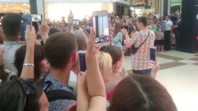 ШОК!!! ИЗВЕСТНАЯ ПЕВИЦА ТАТЬЯНА ОВСИЕНКО ЗАМЕТИЛА МЕНЯ СРЕДИ ТОЛПЫ!!! смотреть онлайн