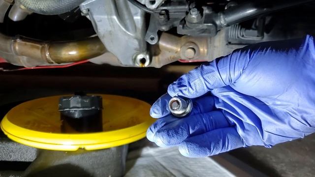 Oil & Filter Change, PLUS Battery Installation on a 2013 Suzuki GSXR смотреть онлайн