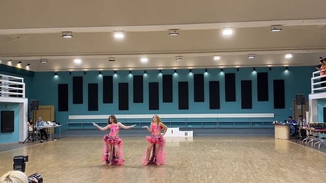 ШВТ “Зейнаб”. "Dance Fest". 19.11.2022 г. Юниоры. Табла соло. Дуэт. 2-е место.Педагог Оксана Бабаев смотреть онлайн