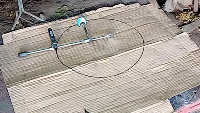 САМОДЕЛЬНЫЙ ЦИРКУЛЬ ПОСМОТРИТЕ