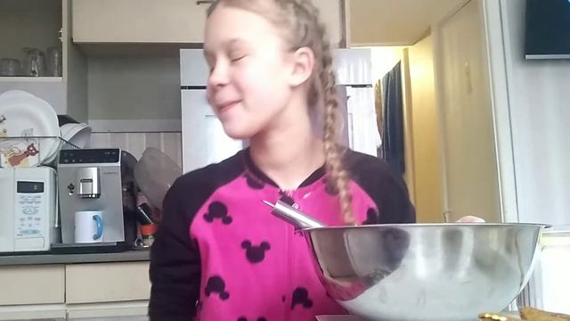 Пытаюсь не сжечь квартиру?✊/готовим с рукожопом#1/блины на воде/ смотреть онлайн