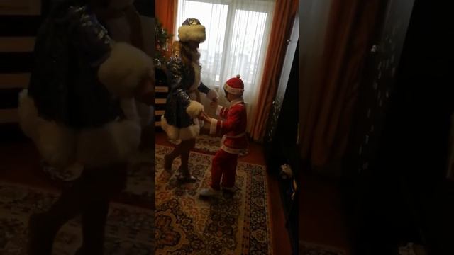 Танец со Снегурочкой ❄️❄️❄️ смотреть онлайн