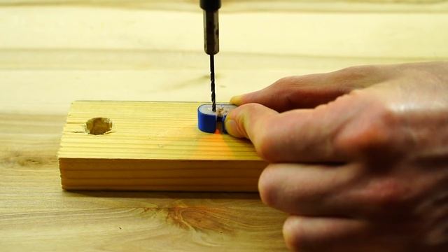 Лучшая точилка для ножей из старой зажигалки своими руками / Knife sharpener from an old lighter DI смотреть онлайн