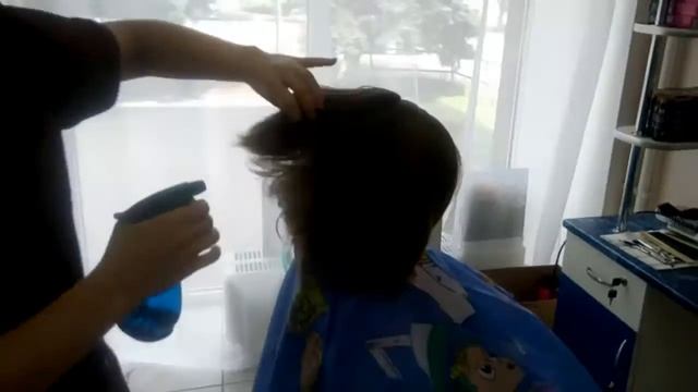 Идем в парикмахерскую делаем модную стрижку смотреть онлайн
