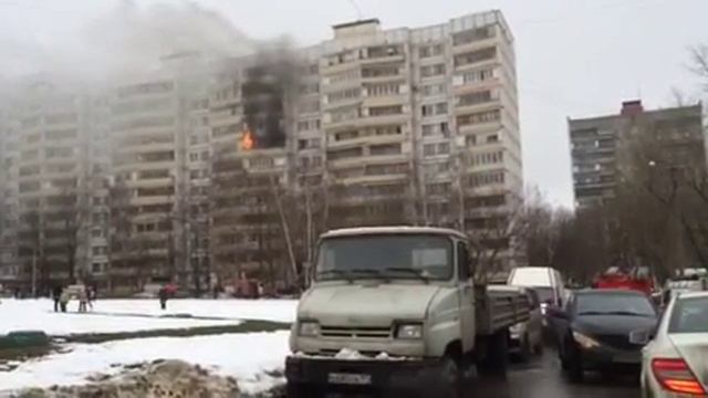 Пожар на Варшавском шоссе (м. Пражская) смотреть онлайн