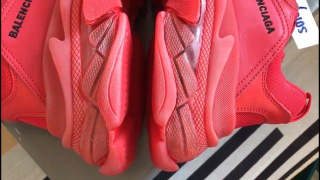 Balenciaga Triple S Red UNBOXING смотреть онлайн