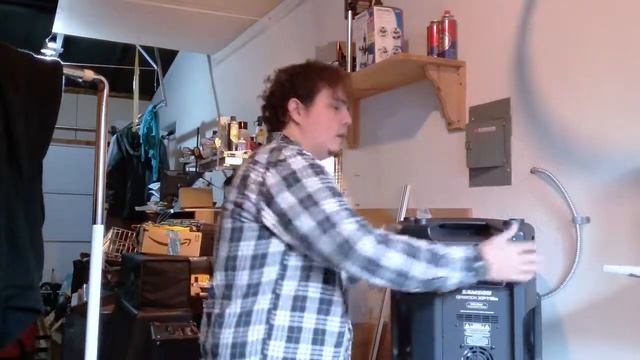 Unboxing - Samson Expedition XP112A - Sweetwater Demo Model смотреть онлайн