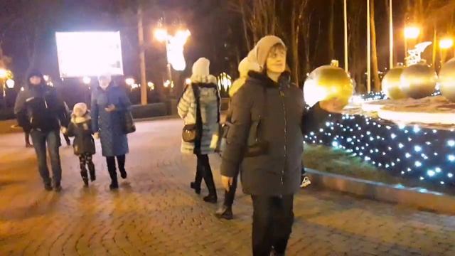 А белая зима вышла и метет!!!??Танцы в парке Горького!!!??Харьков 2021 смотреть онлайн