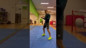 Бокс перед зеркалом дома