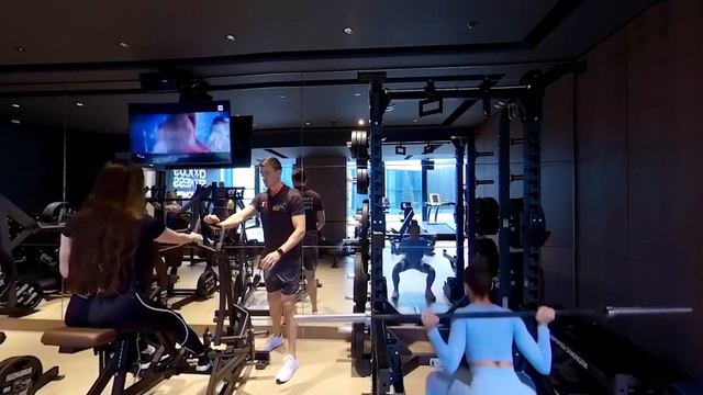 Обзор клуба CROCUS FITNESS NEVA TOWERS в формате 360 градусов смотреть онлайн