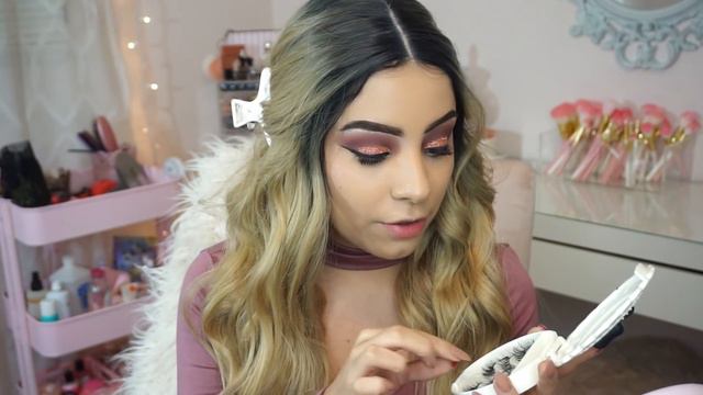 Rose Gold Glitter Cut Crease Eyeshadow Tutorial смотреть онлайн