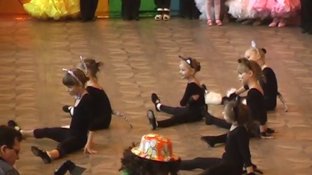 Группа эстрадного танца 6-8 лет. "В мире кошек" смотреть онлайн
